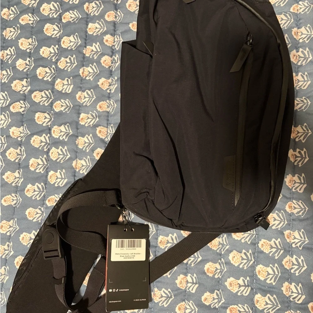 🟦 ALPAKA Metro Crossbody (LEFT Shoulder) – Axoflux | NWT